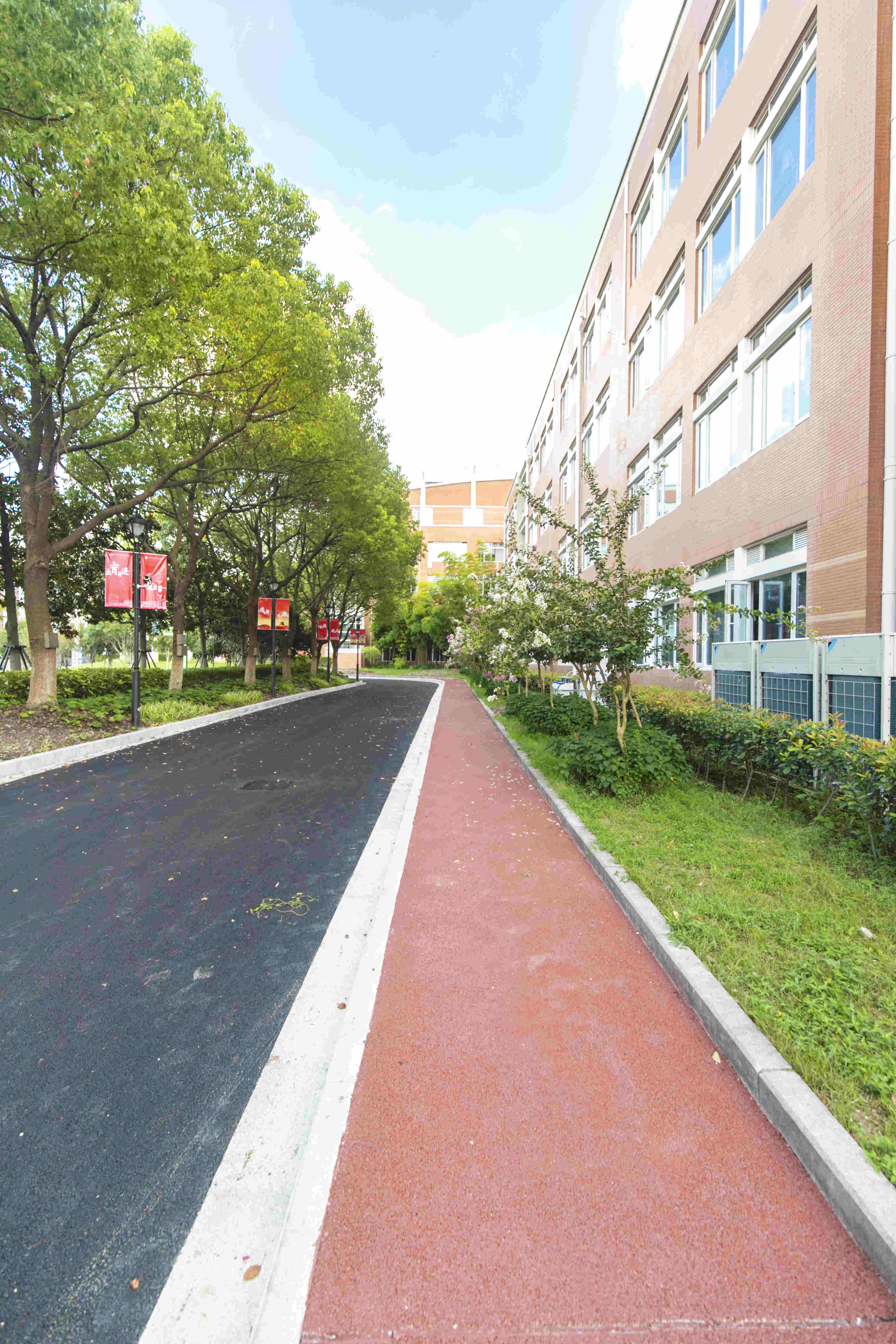 華師大附屬二中學校園區(qū)透水地坪工程 華師大附屬二中學校園區(qū)透水地坪工程