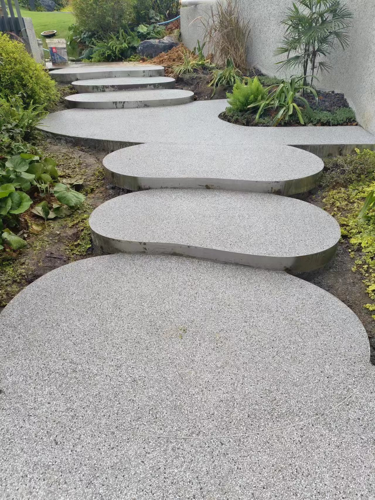 桐廬優(yōu)禾健康水洗石路面項目